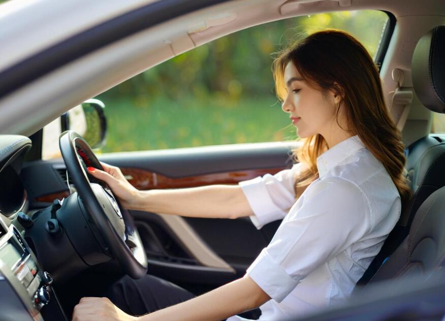 2025年10月科目三考试变更车道需要打多久转向灯?